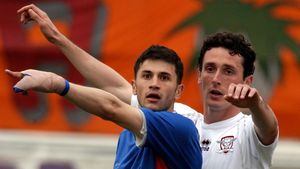 Ce decizie au luat judecătorii în cazul pensiei alimentare de 254 lei / lună pe care Claudiu Răducanu i-o plătește fiului său!