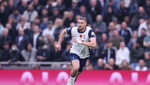 Dezastru complet! Radu Drăguşin a luat cea mai mică notă de pe teren la pauza meciului Galatasaray - Tottenham, după ce echipa lui a primit 3 goluri