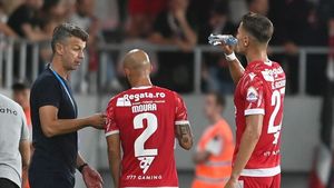 Doi fotbaliști de la Dinamo sunt supărați pe Ovidiu Burcă! De ce se simt trădați de antrenor | EXCLUSIV