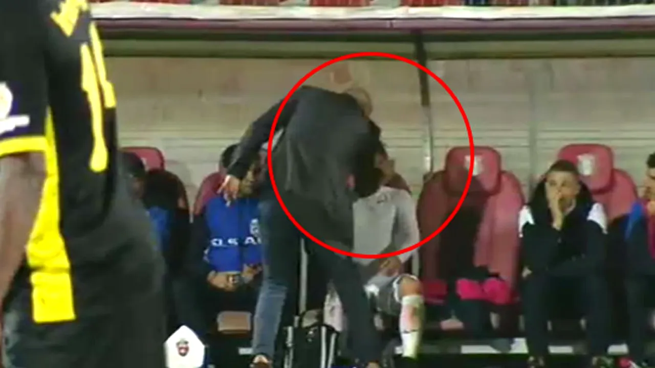 Gest incredibil în Liga 1. Leo Grozavu i-a tras o palmă unuia dintre jucătorii săi. Ce l-a scos din sărite. Reacția antrenorului lui FC Botoșani: 
