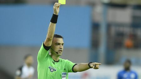 Ovidiu Hațegan n-a fost impresionat de numele și de țipetele lui Jurgen Klopp în Atalanta - Liverpool 0-5. I-a arătat cartonașul galben pentru proteste