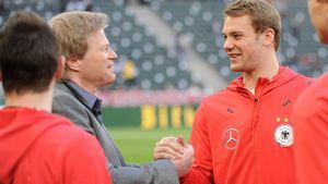 "Cine ar intra în 11-le ideal al Germaniei? Eu sau Neuer!?". Cum răspunde Oliver Kahn și caracterizarea făcută portarului de la Bayern Munchen 