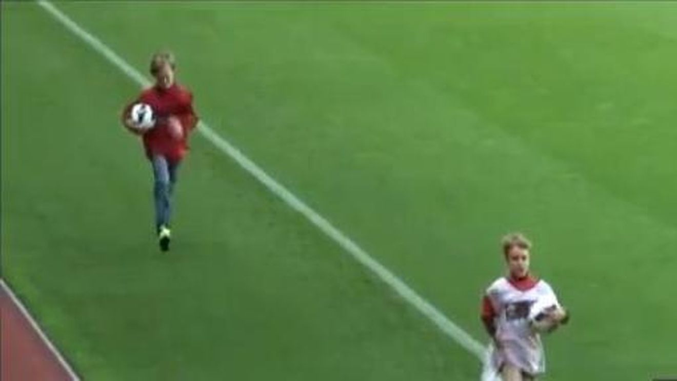 VIDEO** Unul dintre motivele pentru care stadioanele din Anglia sunt pline meci de meci! Cum sunt integrați fanii într-un meci de Premier League