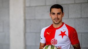 Antrenorul lui Slavia Praga îl avertizează pe Nicolae Stanciu: "Asta îi lipsește" + care sunt șansele ca românul să fie titular cu CFR Cluj