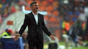 Sabău va fi prezentat oficial luni, la ora 12:00!** "Moțul" va spune dacă îl va aduce la Rapid și pe Paulo Sergio lângă Renan Silva! VIDEO vezi ce știe brazilianul