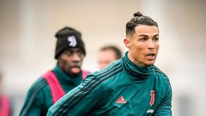 Cristiano Ronaldo n-a scăpat de coronavirus, dar e cu zâmbetul pe buze! Cum se relaxează starul lui Juventus și ce le-a transmis fanilor | FOTO