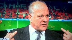 Îl știți pe Andy Gray?** Comentatorul din jocurile FIFA arată gesturi obscene în timpul analizelor meciurilor :)