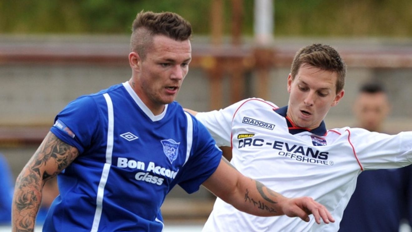 Fotbalistul care a încercat să se sinucidă de cinci ori: "Mă gândesc că mi-ar fi ieșit dacă eram curajos". Și-a înfipt un cuțit în piept, a vrut să se înece, să se spânzure și a luat de două ori o supradoză