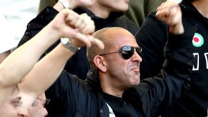 VIDEO Scene absolut INCREDIBILE în Anglia!** Paolo Di Canio și-a scos portarul de pe teren după două goluri banale și l-a făcut praf după meci: "E cel mai prost!"