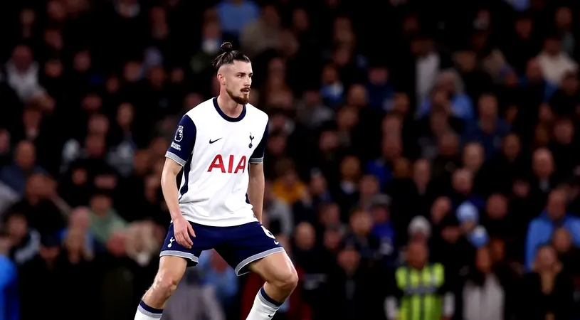 Cum l-au numit englezii pe Radu Drăgușin, în doar două cuvinte, după victoria cu 4-0 a lui Tottenham la Manchester City