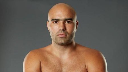 EXCLUSIV | Boxerul român Bogdan Dinu se va lupta pentru titlul mondial WBA la "categoria-categoriilor". Șansă uriașă, bursă pe măsură pentru pugilistul buzoian