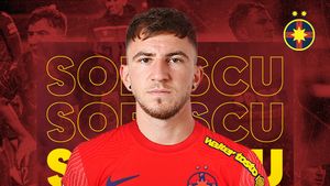 OFICIAL | FCSB a anunțat transferul lui Deian Sorescu de la Rakow! Primele imagini cu fostul fotbalist al lui Dinamo în tricoul rivalei roș-albastre