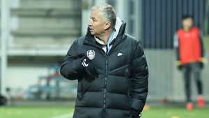 Ce spune Dan Petrescu despre cazurile de COVID de la CFR. Antrenorul se simte „vânat”: „Când jucam pragmatic și câștigam cu 1-0 eram foarte criticat. Acum, că am făcut 4-4 în două meciuri tot am fost criticați”