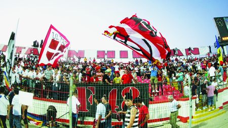 Din Olt și până-n Gorj și până-n "Groapă"! Dinamoviștii l-au omagiat pe Păunescu