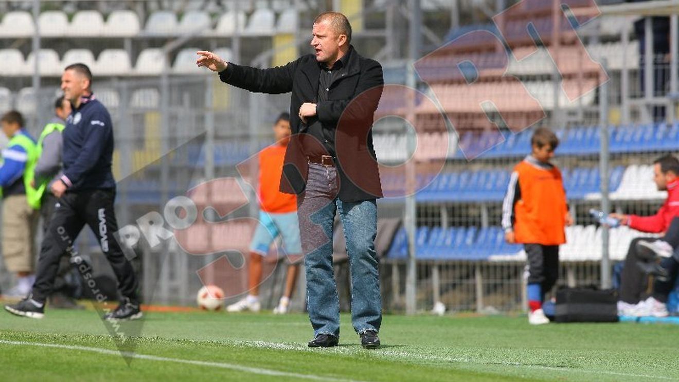 Dorinel este resemnat:** "Nu e corect ca noi să jucăm de Paști și alții nu, dar ce pot face?"