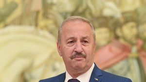 Cornel Dinu susține inițiativa legislativă a lui Vasile Dîncu: „Actuala lege este complet ruptă de realitatea socială a României! UEFA nu le interzice echipelor să aibă o anumită formă” | VIDEO EXCLUSIV ProSport Live