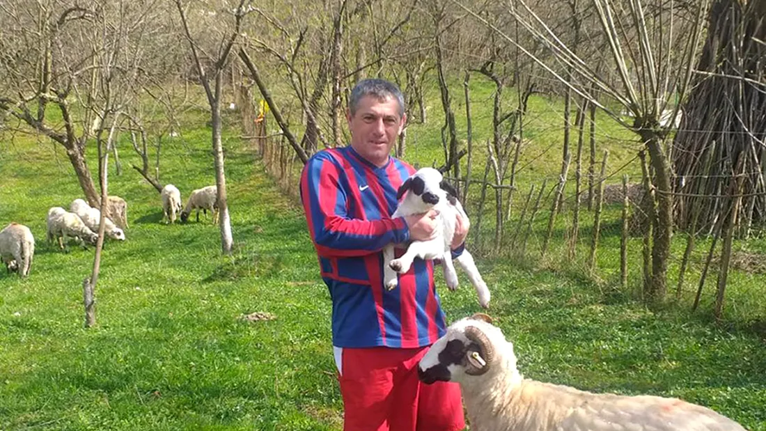 Fostul stelist Damian Militaru, acum antrenorul Jiului, s-a retras la țară pe timp de pandemie: ”Sunt cu oile pe câmp. Îi fac concurență lui Gigi Becali”