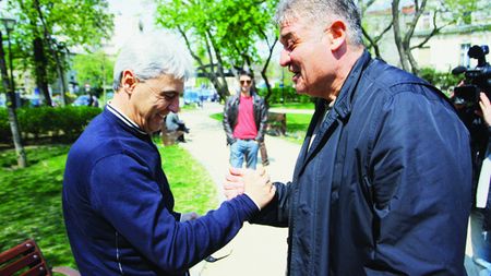 Andone l-a luat tare pe Cîrțu la întâlnirea dinaintea derby-ului:** "Ce cauți la mine în cartier?" :)