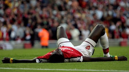 "Titularii" lui Arsenal dezamăgesc, 1-2 cu Hull