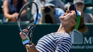 Irina Begu a făcut instrucție cu o campioană de Grand Slam! Calificare superbă în „optimi" la Charleston, unde o va înfrunta pe favorita principală