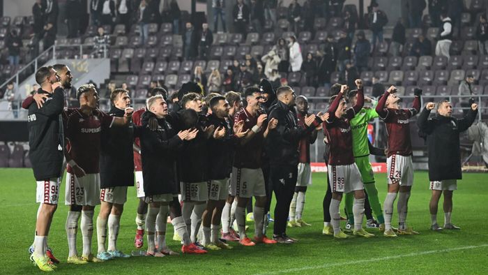 Vedetele lui Dan Șucu au petrecut în club. Imagini cu cei 6 fotbaliști ai lui Gâlcă ieșiți la distracție