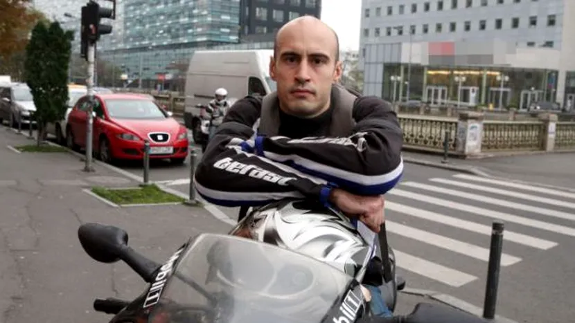 Ce mai face Tedi, „motociclistul-ninja”, care l-a bătut în 5 secunde pe Mircea Badea, la un an de la momentul șocant!