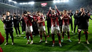 Dezvăluiri incredibile de la Rapid! „Ne antrenam cu găinile pe teren și noi eram în prima ligă”. Ce spune și despre venirea lui Costel Gâlcă la echipa din Giulești. EXCLUSIV