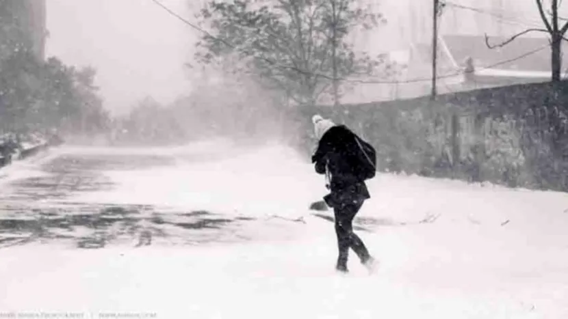 Coduri galben și portocaliu de ninsori și viscol! Care sunt zonele vizate