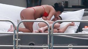 FOTO | Cristiano Ronaldo, surprins în ipostaze tandre alături de iubita sa. Georgina e însărcinată și a început să se vadă