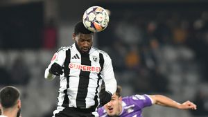 Gigi Becali vrea să-l transfere pe loc pe Thiam. Ofertă de 800.000 de euro pentru U Cluj