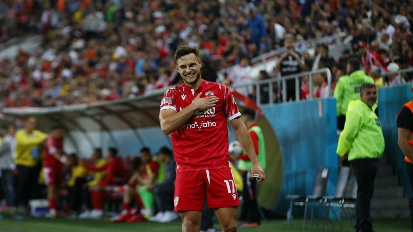 Fanii care și-au comandat noile tricouri ale lui Dinamo inscripționate cu numele „trădătorului” Politic au răbufnit. „Câinii” fac haz de necaz: „Vrem cu Musi și 800 de lei înapoi”. Conducerea a reacționat