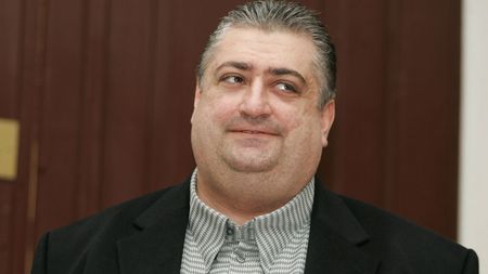 Iancu: „Îi oblig să bată!"
