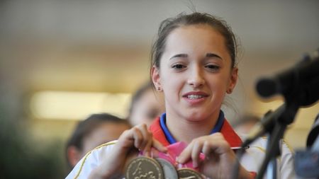 Gimnastele Larisa Iordache și Andreea Munteanu vor participa la Cupa Mondială