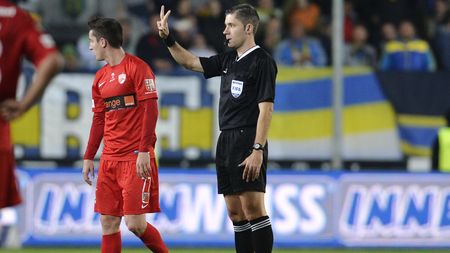"Te-ai aruncat în bazin" și "la așa ceva nu se dă". Așa și-a argumentat Petrescu deciziile controversate din Petrolul - Dinamo 2-2. Cât câștigă o brigadă la un meci din Liga 1 