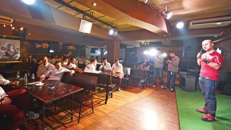 Fanii rapidiști au invitat echipa la stand up comedy înaintea jocului cu Pandurii: "Rapid up după stand up!"
