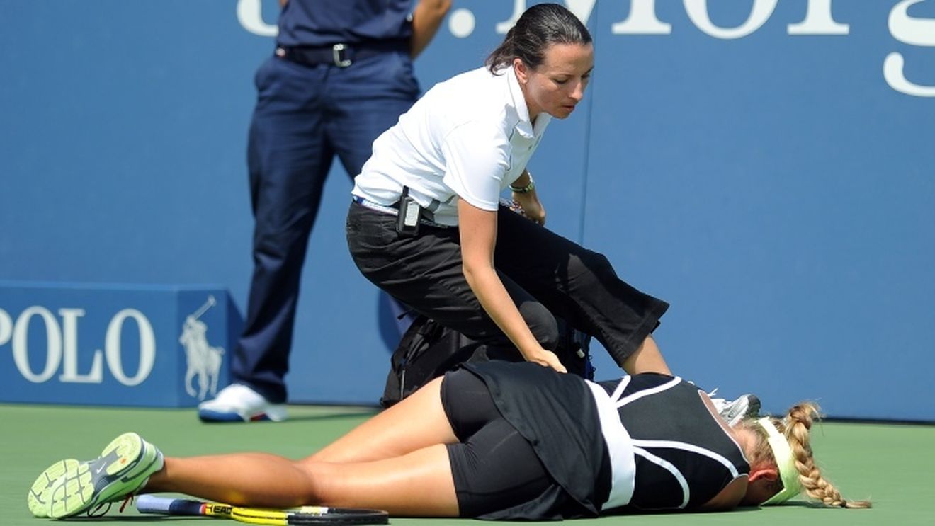 ȘOCANT!** Azarenka a leșinat și a fost scoasă de pe teren într-un scaun cu rotile!