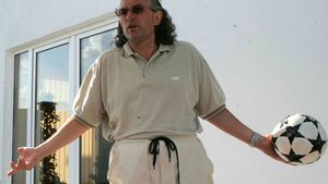 Dezvăluiri incediare: "Am dat prime de 100.000 de dolari, toți se băteau să vină la Jiul" Cozma nu dădea telefoane, intra peste antrenor în vestiar: "I-am băgat mințile în cap"