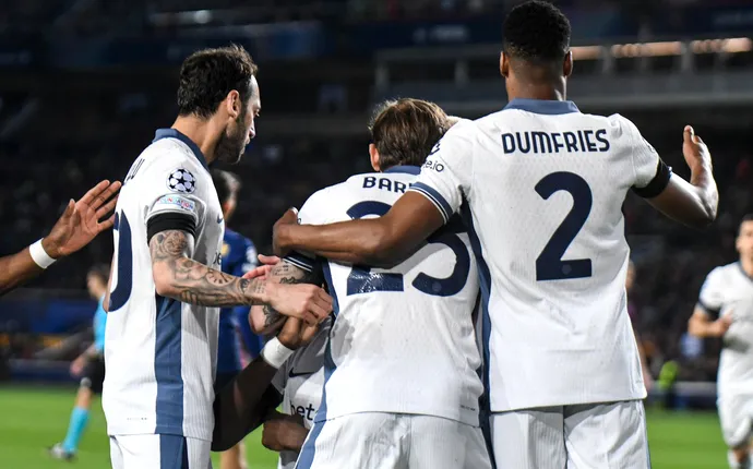 FC Barcelona – Inter Milano 3-3, în semifinalele Ligii Campionilor. Returul are loc pe 6 mai, pe San Siro