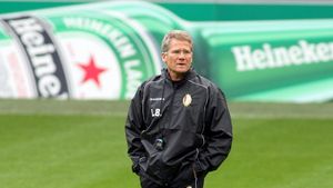 Boloni îl "înțeapă" pe Lăcătuș: "Aș accepta să am 3-0 pe tabelă și om în minus pe teren"