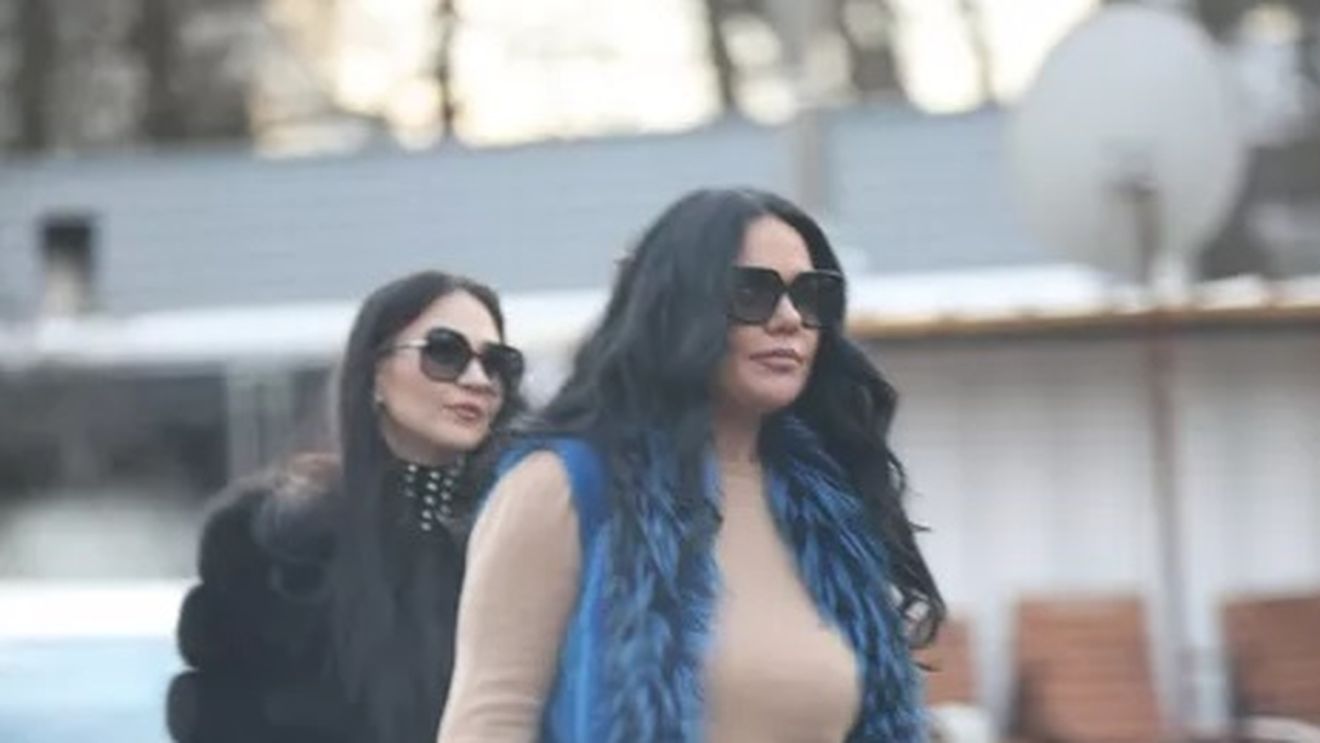 Cum o răsfață Ilie Năstase pe soția lui Ioana! Viața lângă fostul jucător de tenis este un adevărat lux: geanta Chanel de 8.000 de euro a femeii a atras toate privirile!