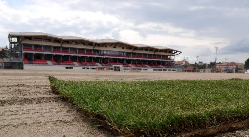 Stadionul din Miercurea Ciuc se upgradează pentru Liga 2.** Au ajuns gazonul și instalația de nocturnă