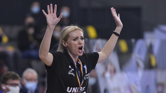 Iulia Curea a avut o experiență de neuitat la CSM București – SCM Rm. Vâlcea: „În toată cariera mea nu am făcut atâta mișcare laterală” + „Azi am avut niște gladiatoare”