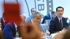 VIDEO EXCLUSIV | Burleanu scapă de concurență. Încă un nume greu scos din cursa pentru FRF de ultima schimbare aprobată: "După 20 de ani în fotbal nu am dreptul să candidez..."