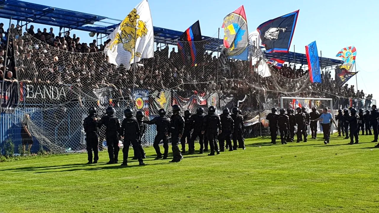 Steaua - Rapid FNG 10-0. FOTO | Jandarmii au fost nevoiți să intervină în prima repriză, spiritele s-au inflamat