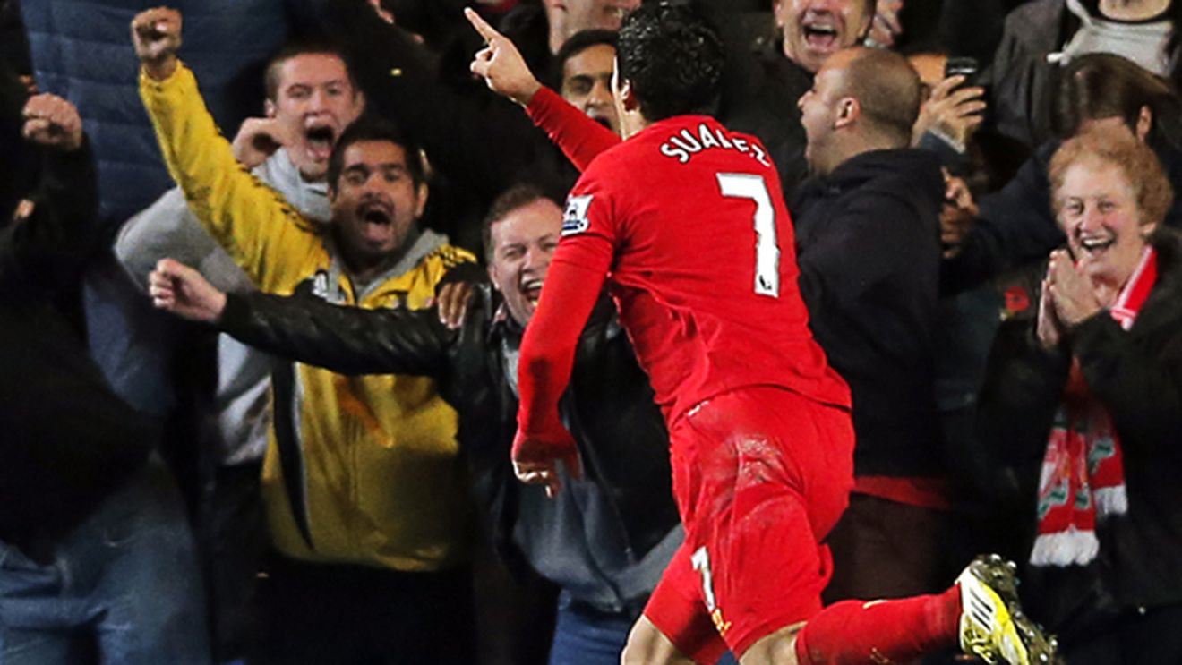 PUNK'D: Ți se rupe inima când vezi dezamăgirea de pe fața lui Luis Suarez !** După ce a egalat-o pe Chelsea, vârful s-a bucurat ca un copil, dar colegii l-au făcut să pară erou în "comediile cu proști"