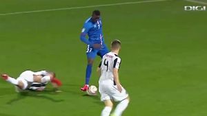 Controversă la Giurgiu! Keyta a marcat după un duel în viteză cu Tamaș, dar arbitrul a fluierat inexplicabil fault în atac | FOTO