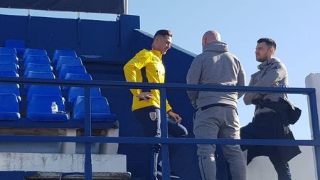 Mirel Rădoi atrage toate privirile! S-a fotografiat cu românii din Marbella | FOTO