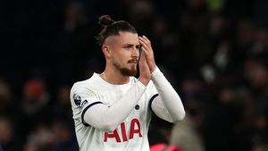 Radu Drăgușin scapă de concurență la Tottenham! Fabrizio Romano, informații în premieră