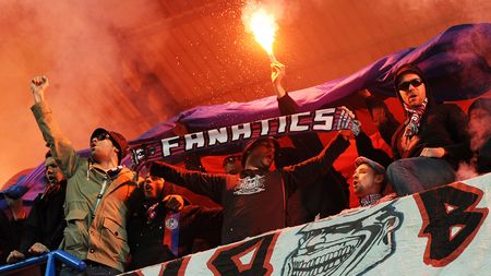 Protest inedit în Elveția! FOTO - Fanii lui Basel s-au dus aproape dezbrăcați la ultimul meci al favoriților