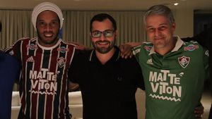 Ronaldinho se întoarce în Brazilia: "Dințosul" a semnat cu Fluminense